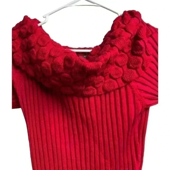 United States Sweaters Off the Shoulders Red Sweater Size Medium - Picture 6 of 8
